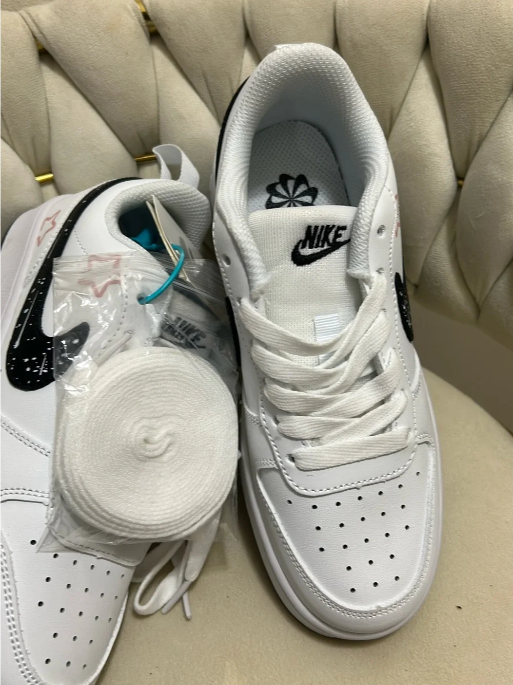 Nike Men’s White Sneakers with Black Sole